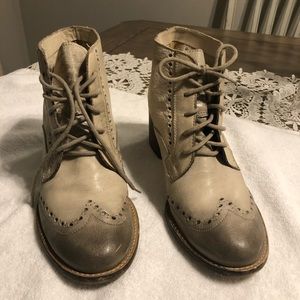 Shaded Cream Donald J Pliner Lace up Ankle boots